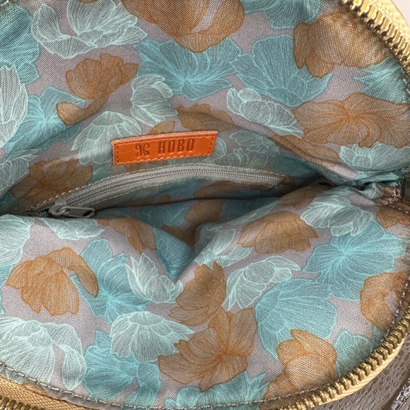 HOBO Gold Women's Clutch - Picture 4 of 6